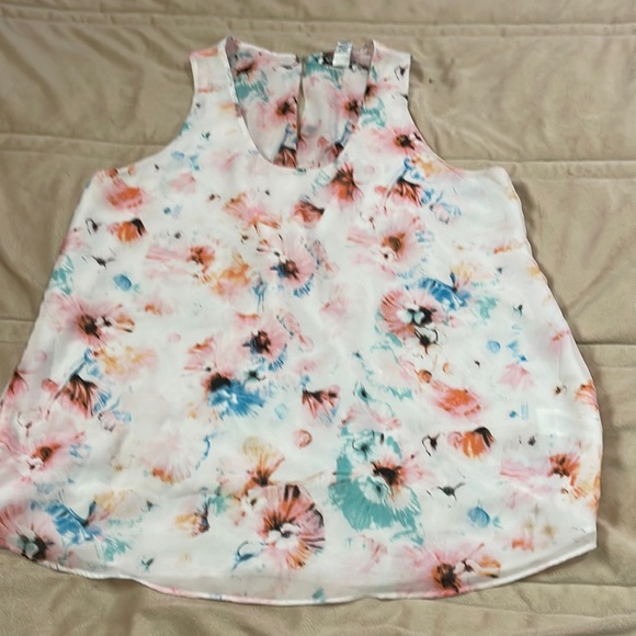 Floral sleeveless blouse - Picture 1 of 6
